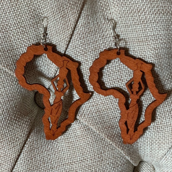 Handcrafted African Map Earrings - Picture 3 of 8